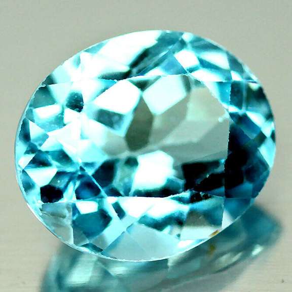 Fantastic 6.32ct oval cut Topaz center stone