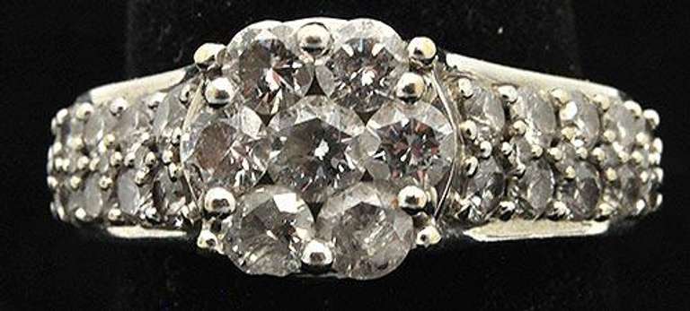 LADIES 14K WHITE GOLD DIAMOND RING 2.25 CARATS