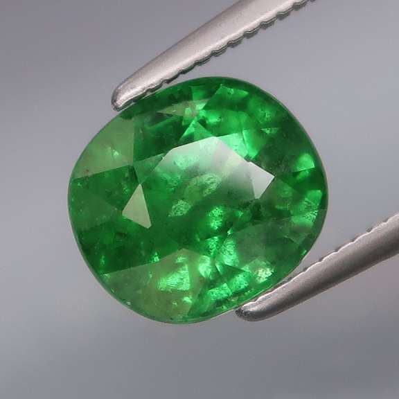 Top chrome green! 2.88ct Tanzanian Tsavorite Garnet