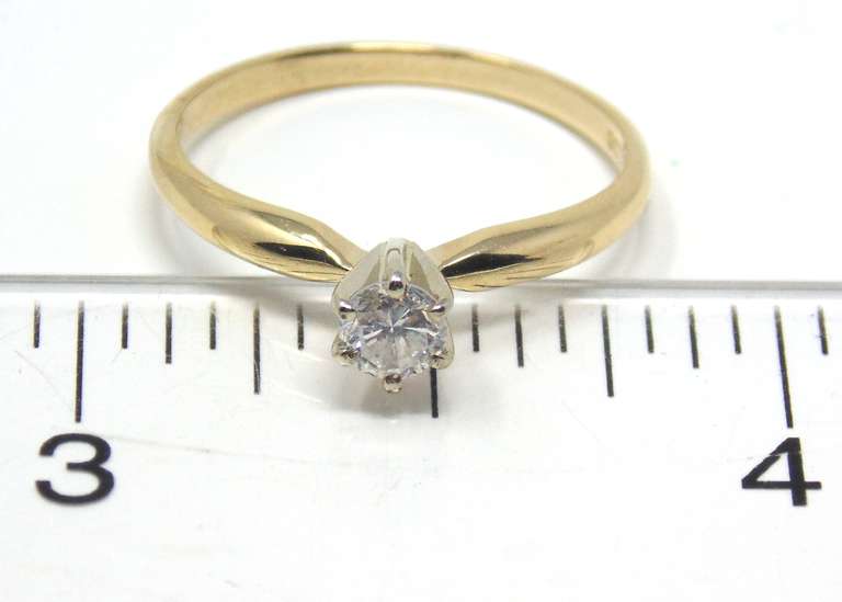 Fantastic Diamond Solitaire Engagement Ring
