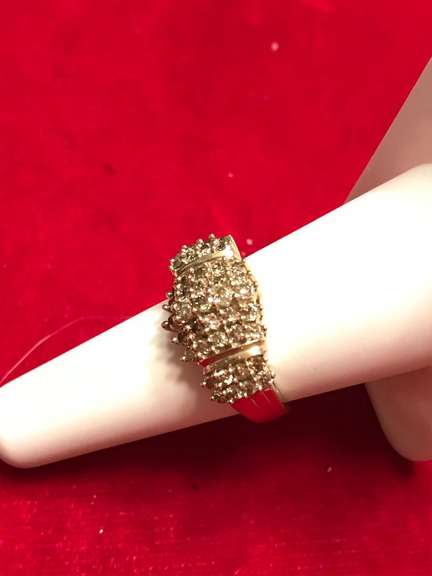 14K YELLOW GOLD LADIES DIAMOND RING