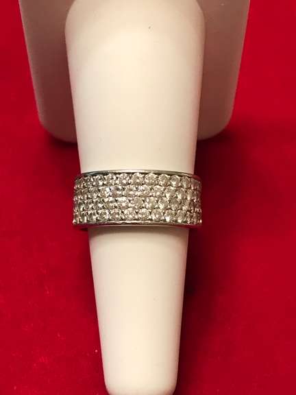 18k white gold with 2.00 carats of diamond band