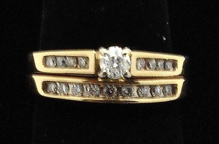 LADIES 14 KT YELLOW GOLD AND DIAMONDS WEDDING SET.