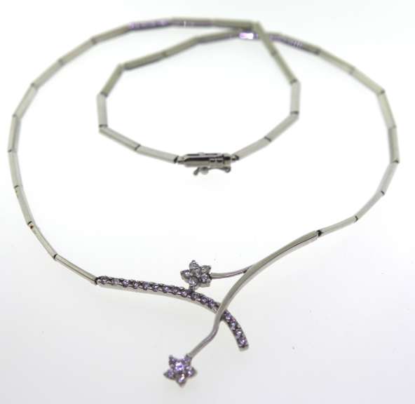 18K White Gold Necklace With Flower Details