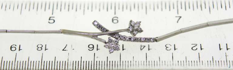 18K White Gold Bracelet With Flower Details