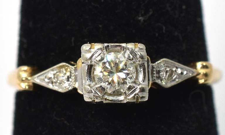 Charming Vintage Diamond Ring in 14KT Yellow Gold