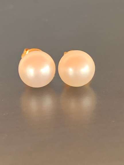 Beautiful Fresh Water Pearl Stud Earrings