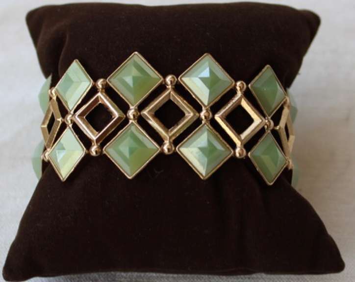 An Astonishing Golden  Color Stretch Bracelet