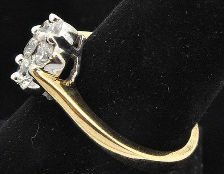 STYLISH 14KT GOLD & 1.50 CARAT DIAMOND RING