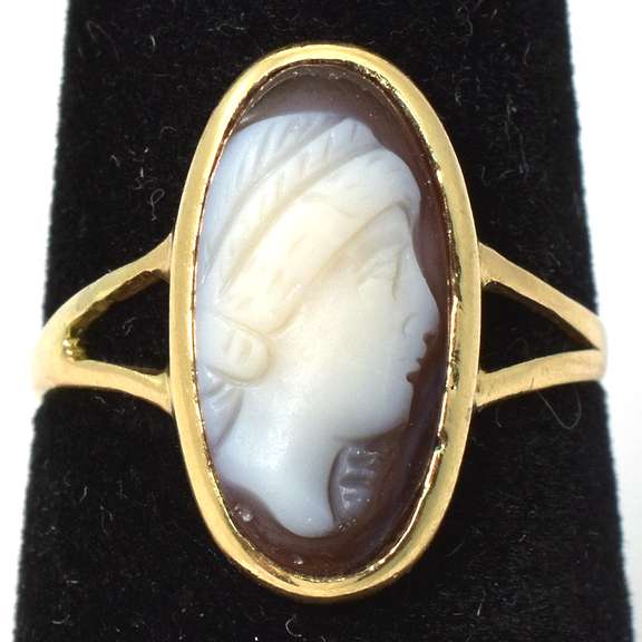 Vintage Cameo Ring in 14KT Yellow Gold