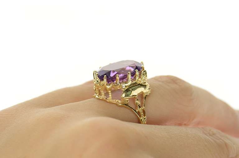 14K Yellow Gold Ornate Retro Oval Amethyst Cocktail Ring