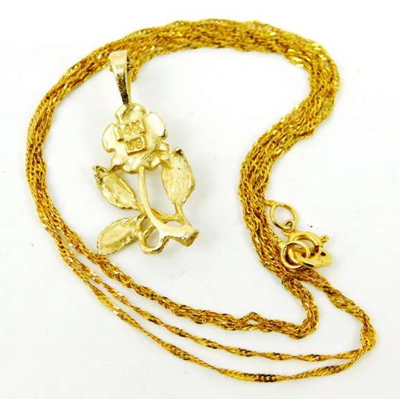 14K Glistening Rose Pendant & 25 Inch Chain