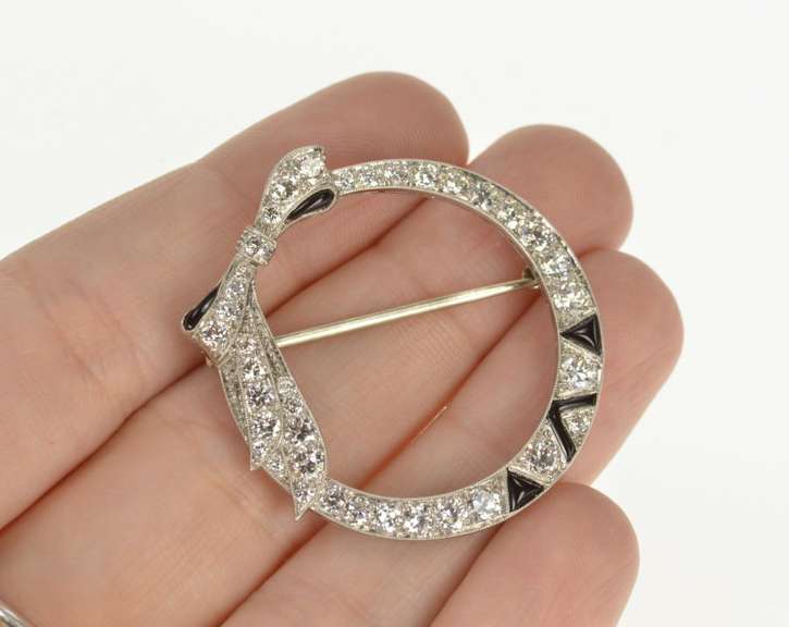 Platinum 1.50 Ctw Diamond Art Deco Bow Ribbon Circle Pendant