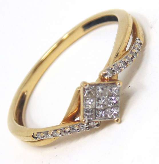 Simple Yellow Gold Diamond Ring