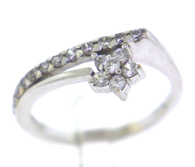 18K white Gold Crystal Flower Ring