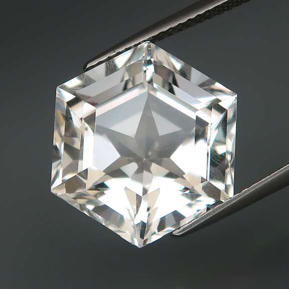 Superb 13.82ct top gem grade diamond white Quartz