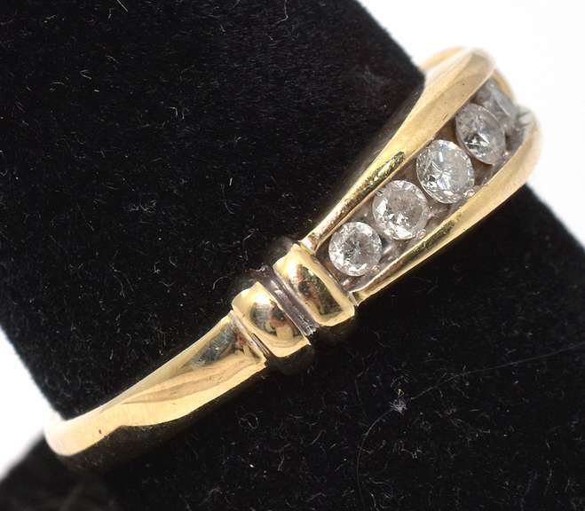 7-Stone Diamond Band Ring in 14KT Yellow Gold