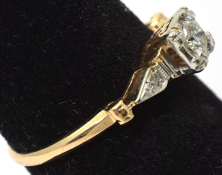 Charming Vintage Diamond Ring in 14KT Yellow Gold