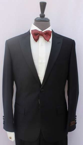 Peak Lapel Style, Modern Fit Tuxedo