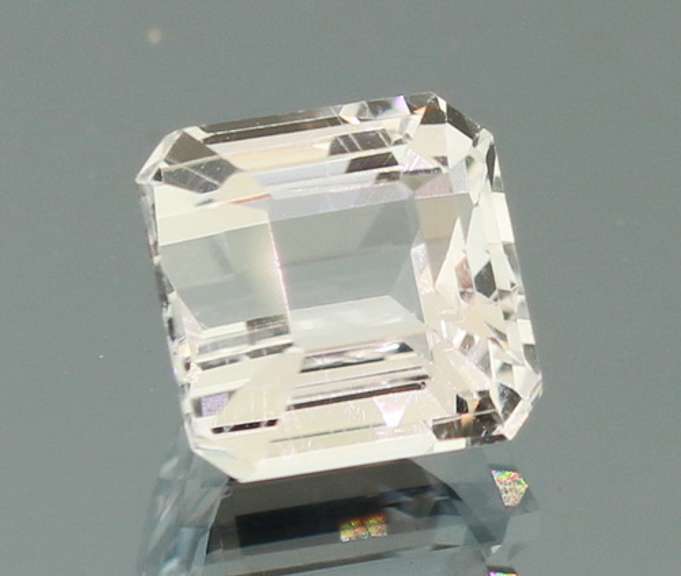 Very clean 2.61ct collectors diamond white Danburite