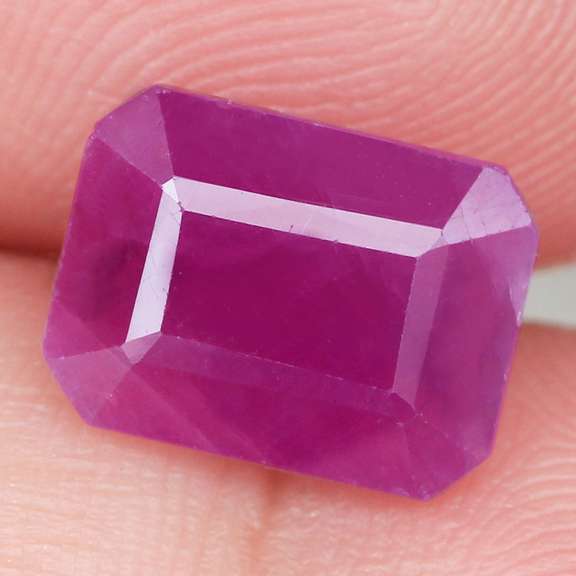 Eye catching 4.46ct UNHEATED emerald cut Ruby
