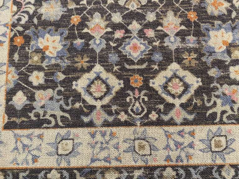 DECORATIVE MODERN DESIGN WOOL RUG WITH 5'.3" x 7'.6"