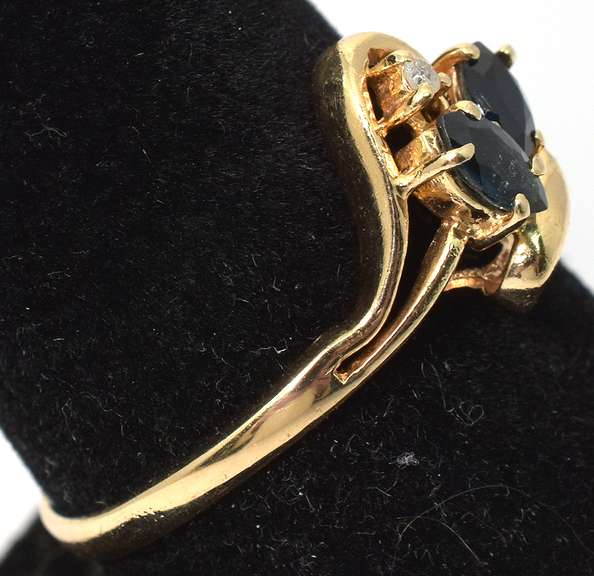 Captivating Sapphire & Diamond Ring in 14KT Yellow Gold