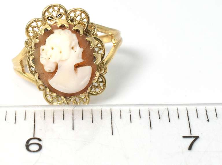 Cameo & Filigree Ring in Yellow Gold