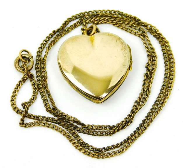 Pretty Vintage Gold Filled Heart Locket with Photos