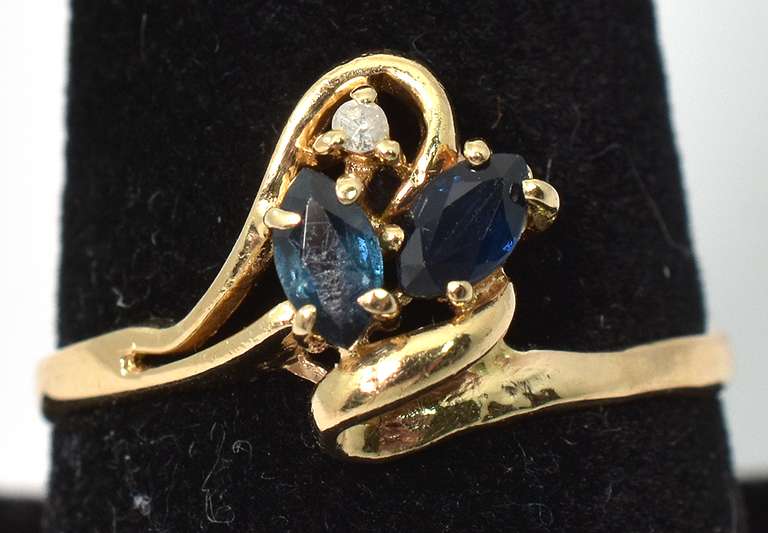 Captivating Sapphire & Diamond Ring in 14KT Yellow Gold