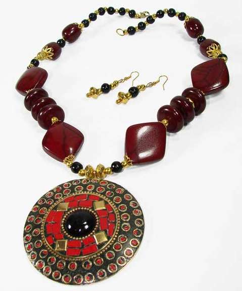 Gorgeous Ethnic Art Handcrafted Beaded Necklace Set