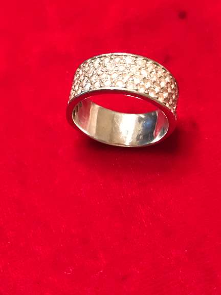 18k white gold with 2.00 carats of diamond band