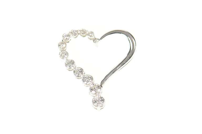 14K White Gold 0.48 Ctw Graduated Diamond Curvy Heart Love Pendant