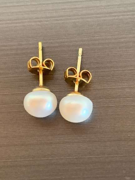 Beautiful Fresh Water Pearl Stud Earrings