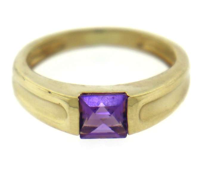 Amazing Yellow Gold Square Amethyst Ring