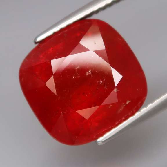 Amazing 12.70ct red orange Spessartite Garnet