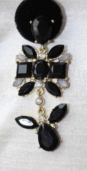 Sexy Pair of Fashion  Design Earrings