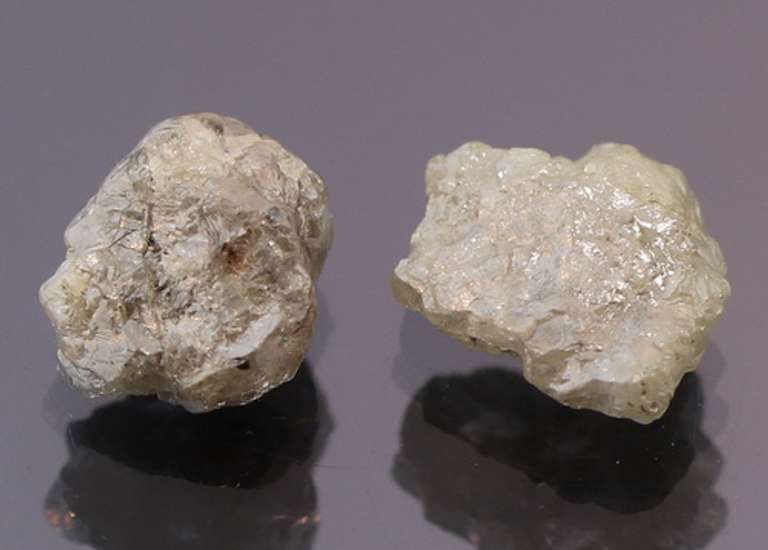 Striking 2ct uncut silver Diamond set