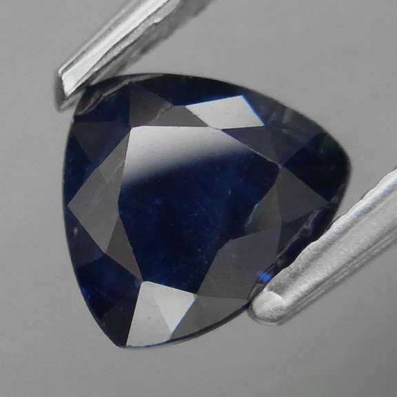Heated only! 1ct trillion cut Sapphire