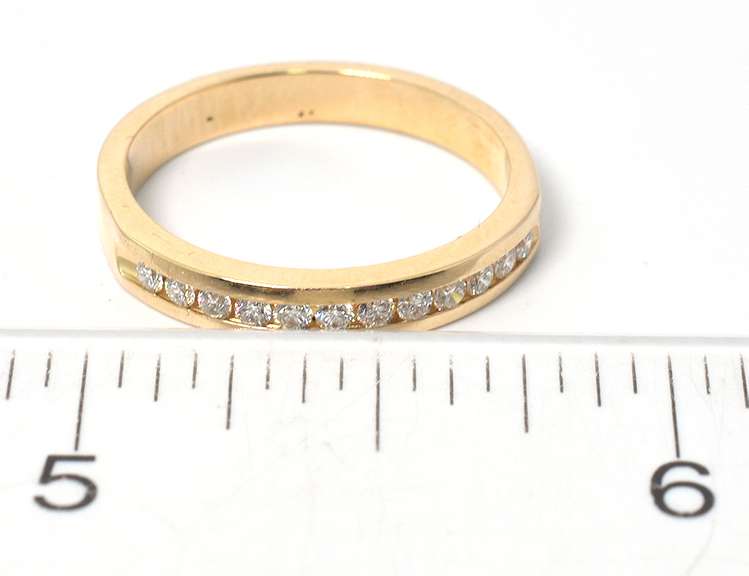 Glittering Diamond Band in 14KT Yellow Gold
