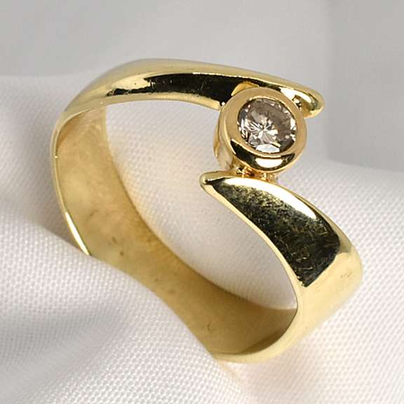 Easy to Wear Diamond Fashion Ring