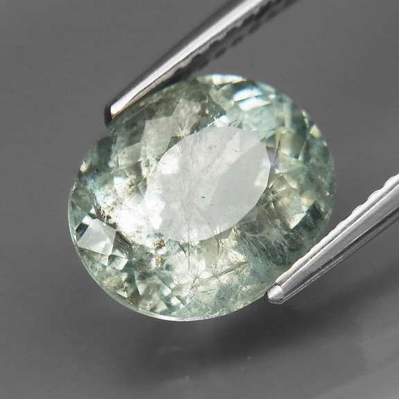 Glittering 3.40 carat untreated sky blue aquamarine