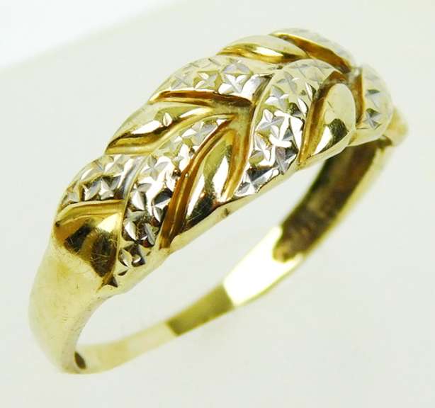 Vintage 10K Gold Carved Ring, Size 8.75
