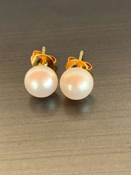 Beautiful Fresh Water Pearl Stud Earrings