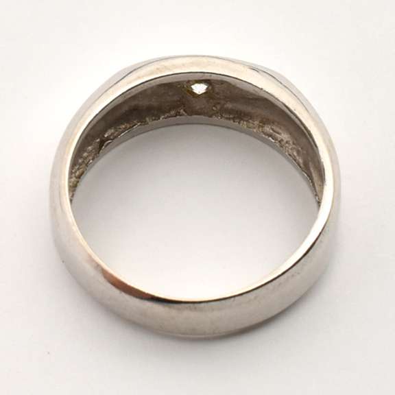 Contemporary Unisex 18k WG Diamond Ring