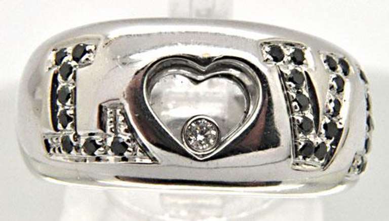 LADIES 18 KT WHITE GOLD DIAMOND 'LOVE' RING.