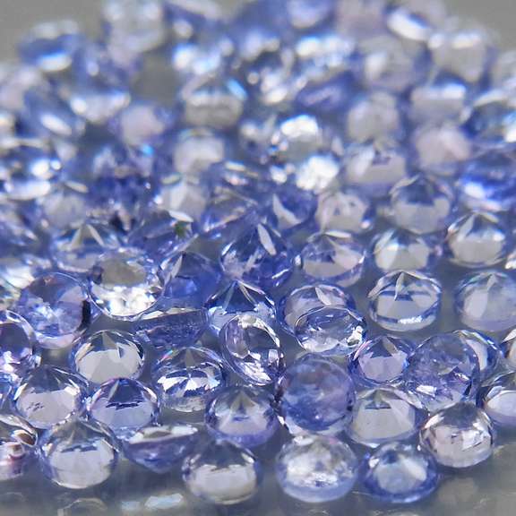 Heavy flashing 3.85ct diamond cut Tanzanite set