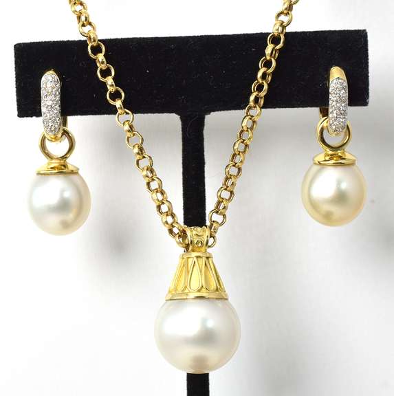 Astonishing Pearl & Diamond Earring and Necklace Set in 18KT Yellow Gold