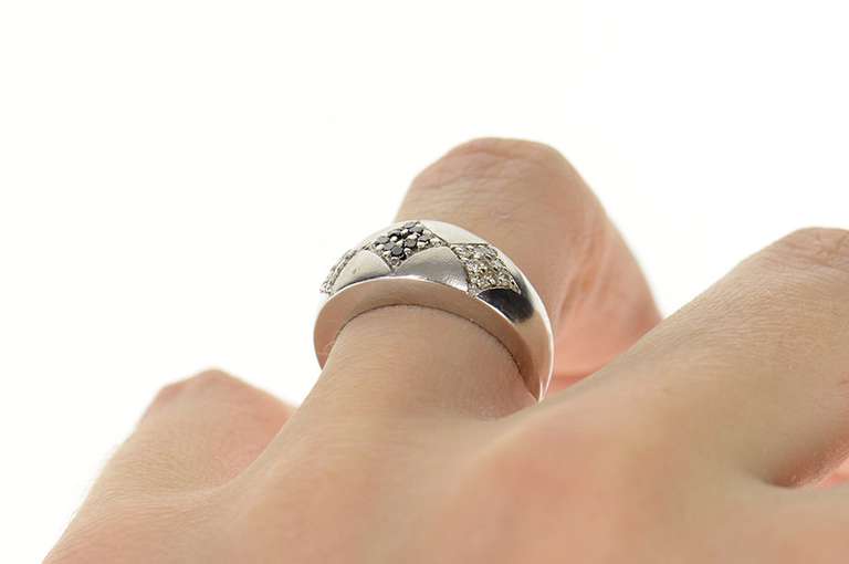 14K White Gold 0.20 Ctw Black & White Diamond Pattern Band Ring