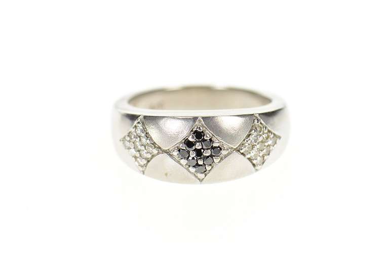 14K White Gold 0.20 Ctw Black & White Diamond Pattern Band Ring